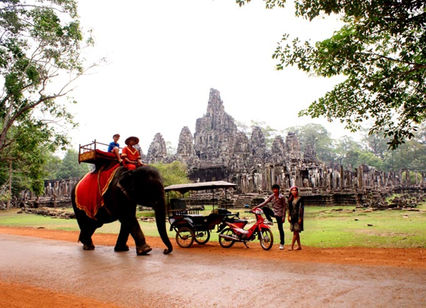 http://www.canyonsworldwide.com/canyonlovers/grandCanyonsOfCambodia/pictures/elephant_tuktuk_angkor.png